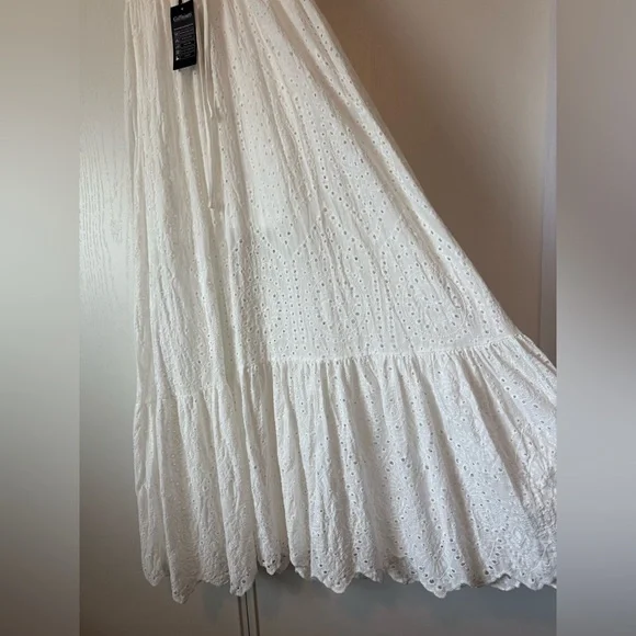 Giffniseti Elegant White Eyelit Lace Maxi Dress size Large🤍 - Picture 10 of 15
